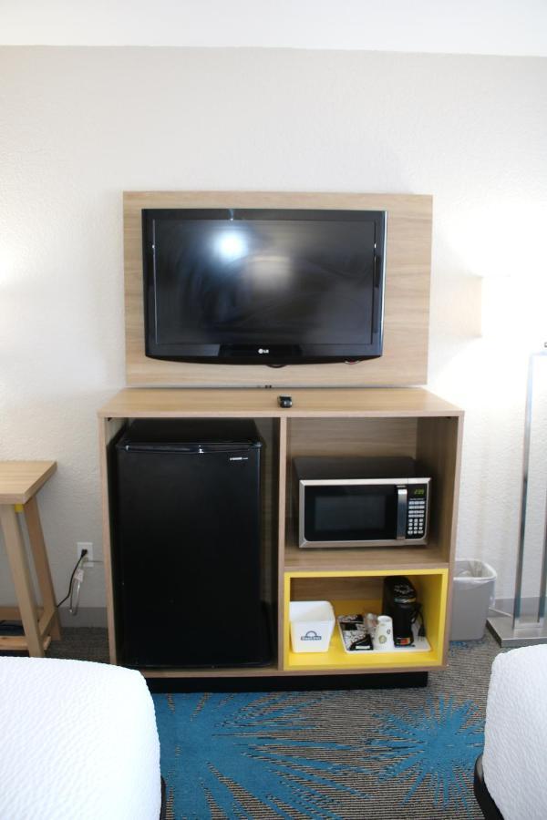 Days Inn By Wyndham Waco University Area Kültér fotó