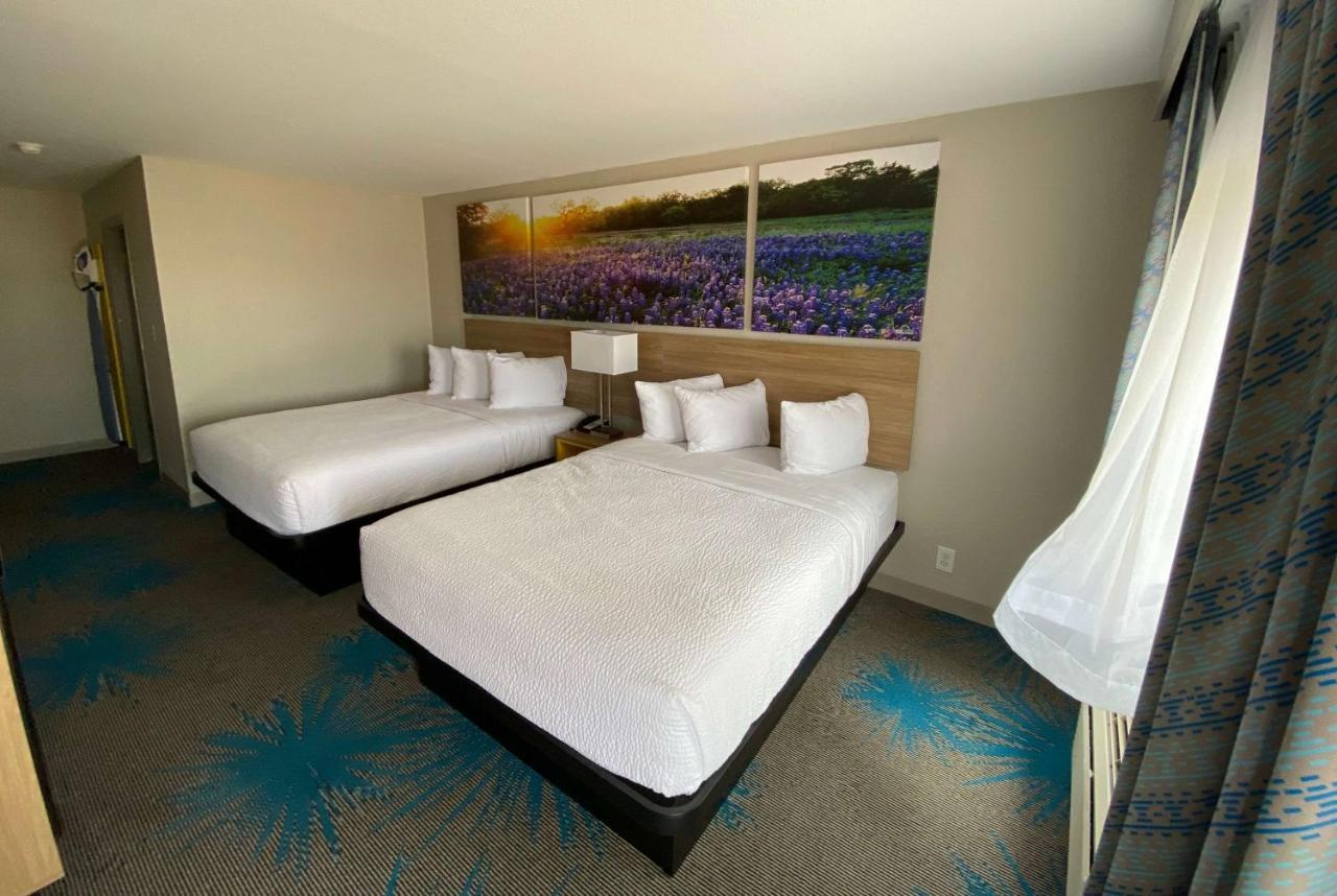 Days Inn By Wyndham Waco University Area Kültér fotó