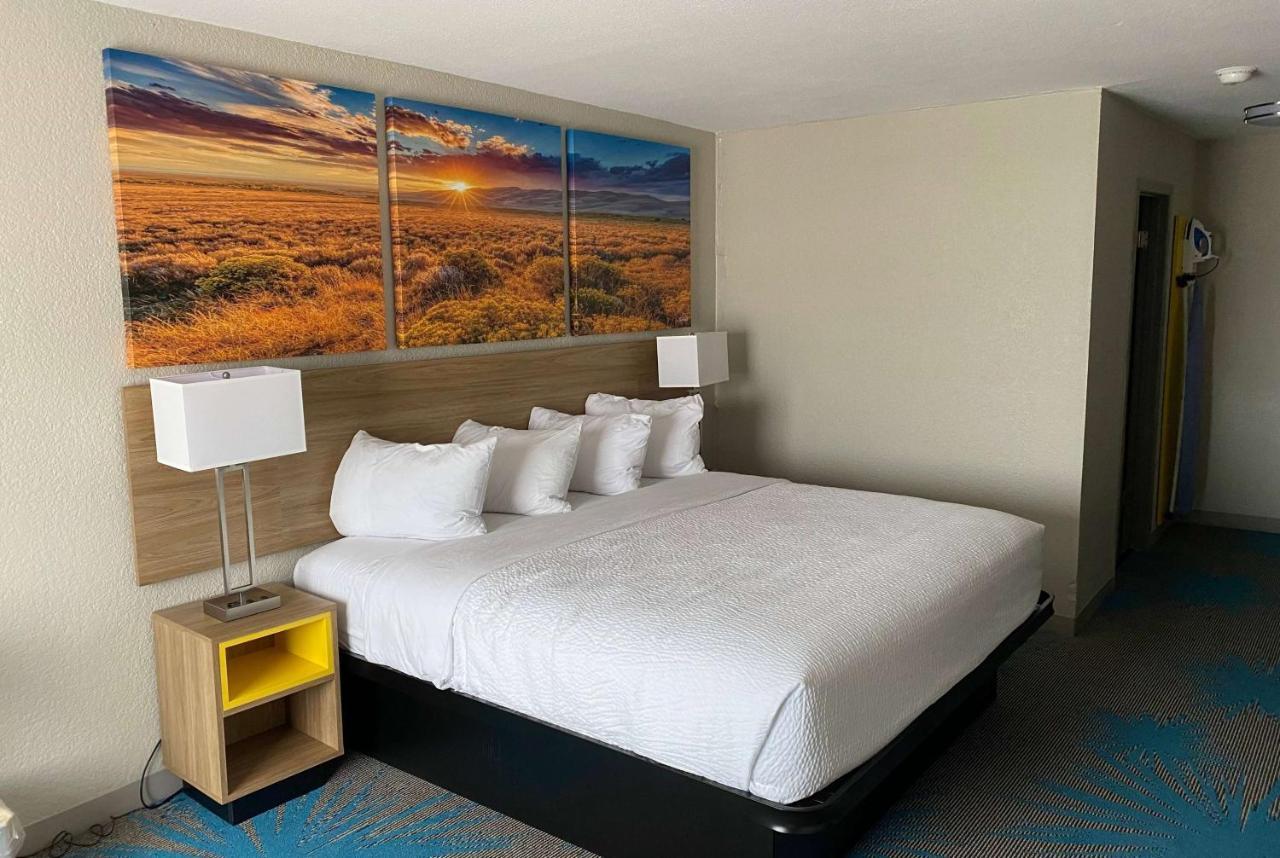 Days Inn By Wyndham Waco University Area Kültér fotó