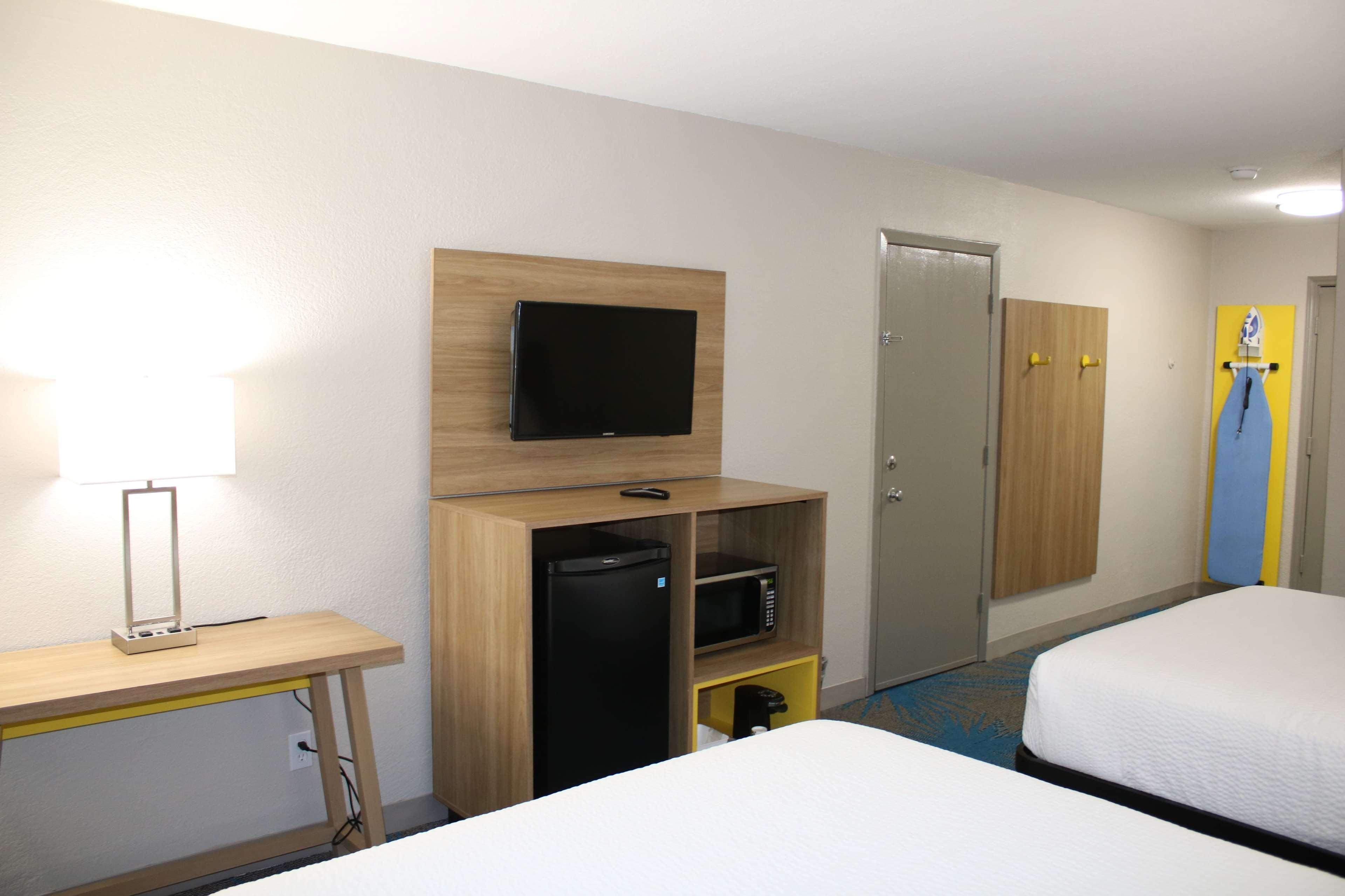 Days Inn By Wyndham Waco University Area Kültér fotó