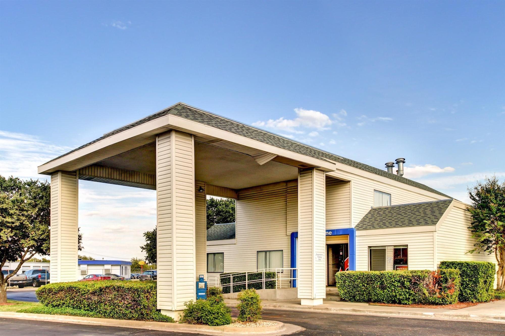 Days Inn By Wyndham Waco University Area Kültér fotó