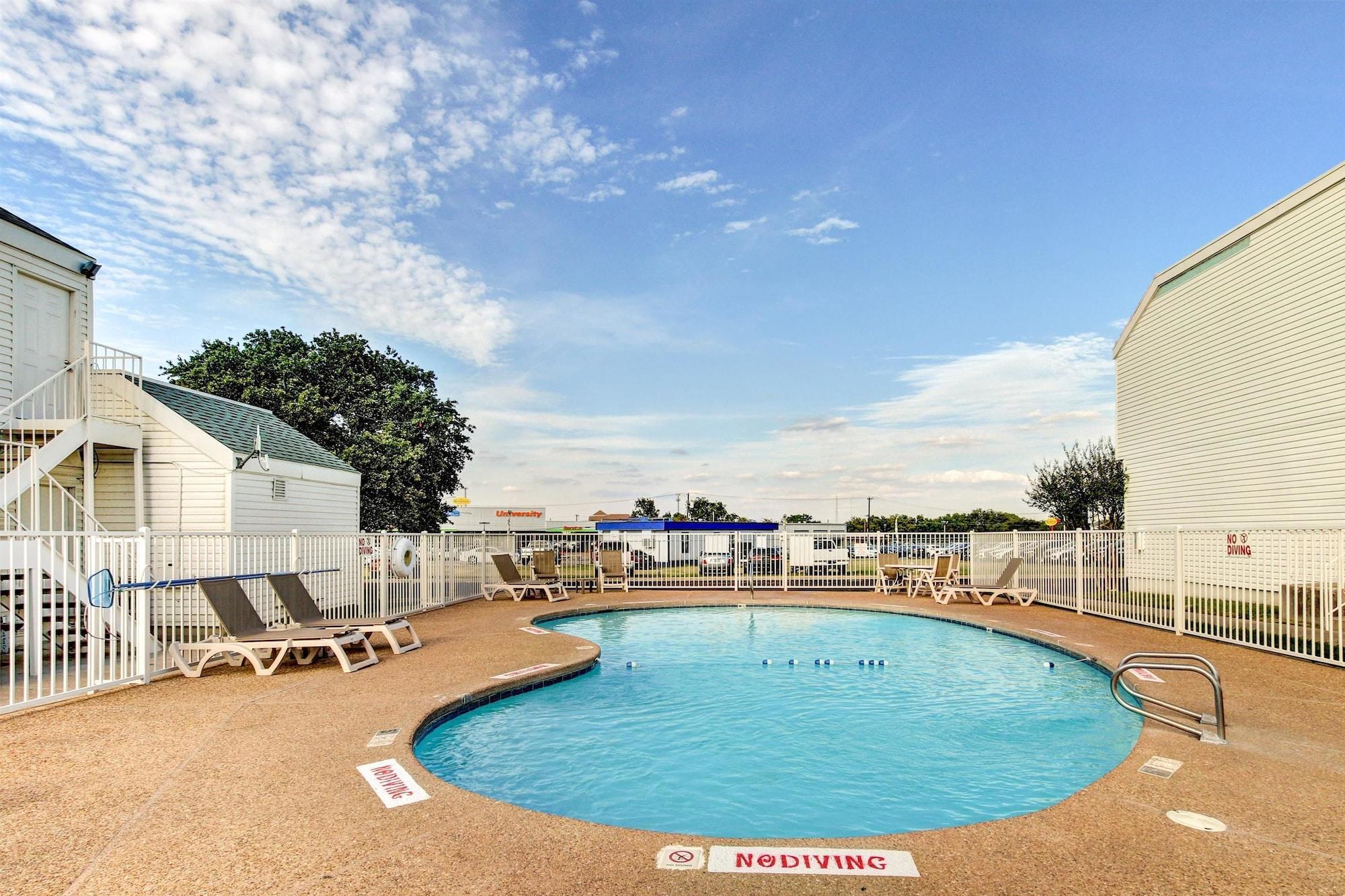 Days Inn By Wyndham Waco University Area Kültér fotó