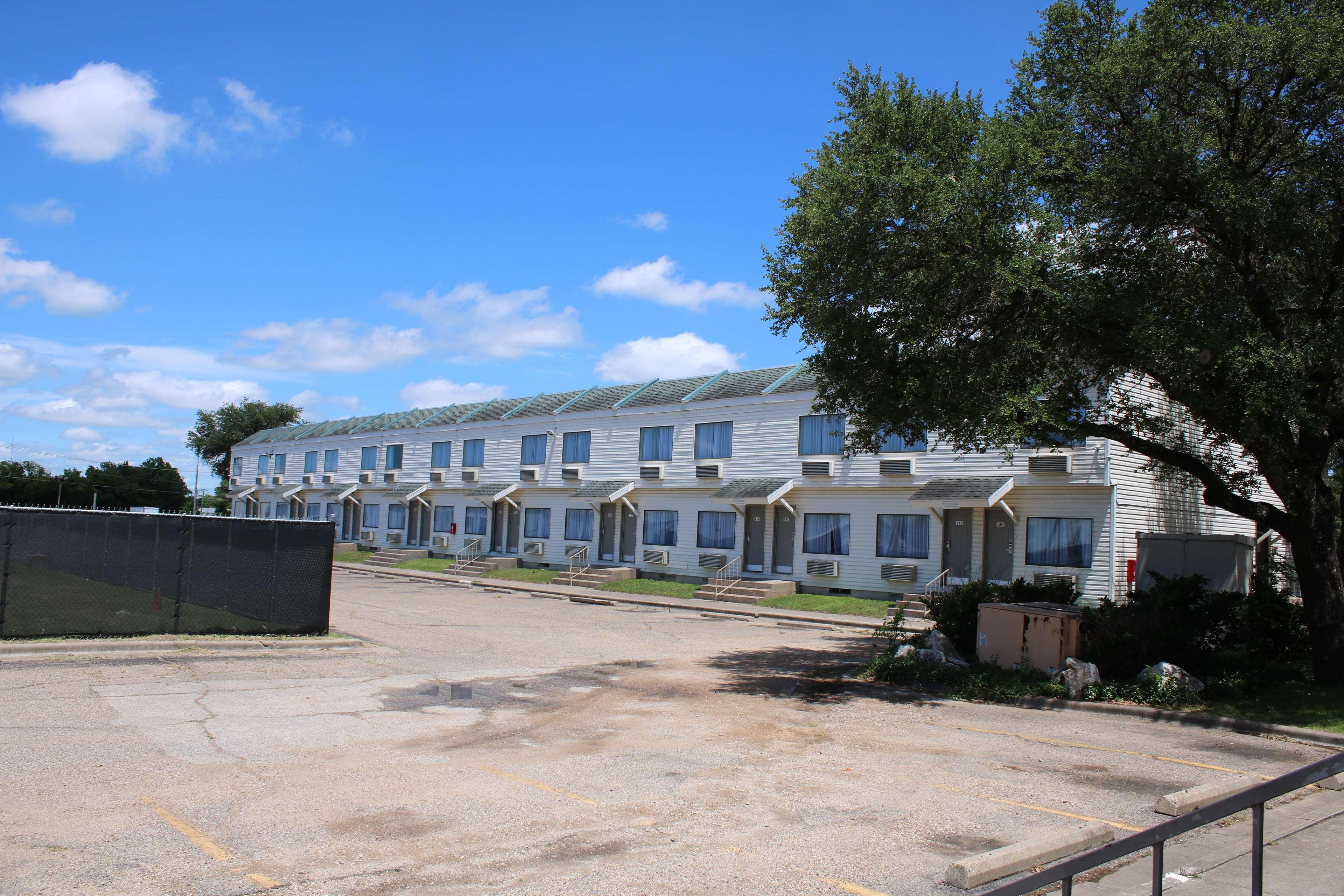 Days Inn By Wyndham Waco University Area Kültér fotó