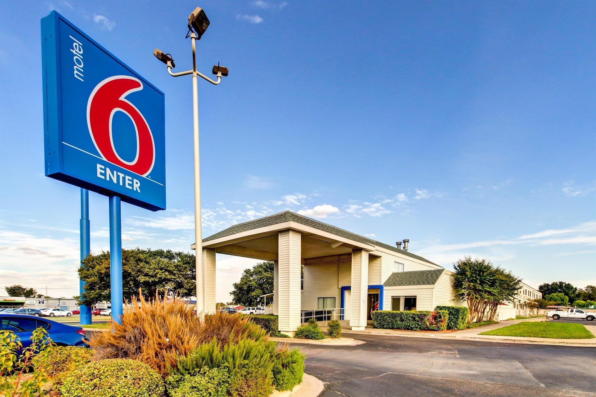 Days Inn By Wyndham Waco University Area Kültér fotó