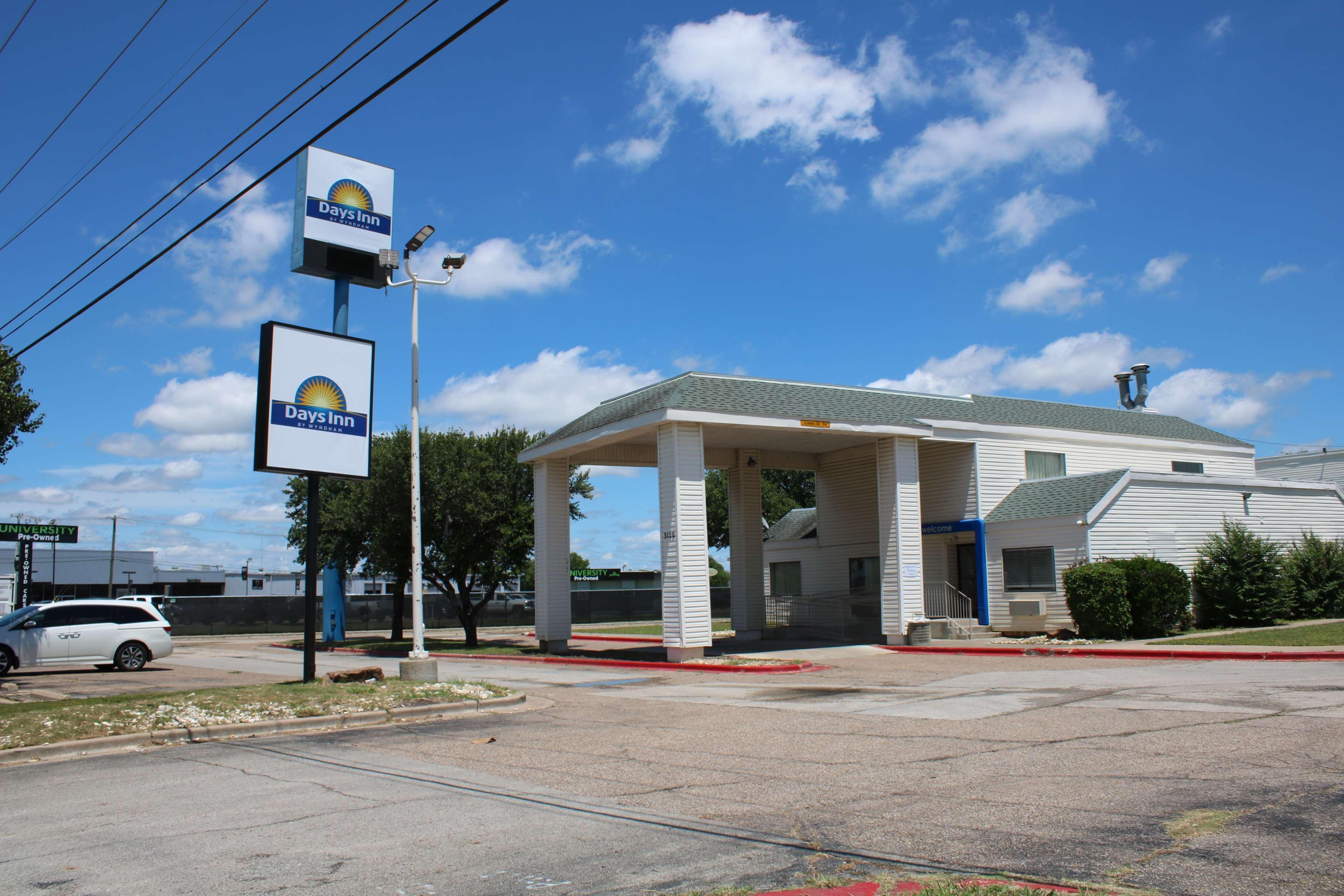 Days Inn By Wyndham Waco University Area Kültér fotó