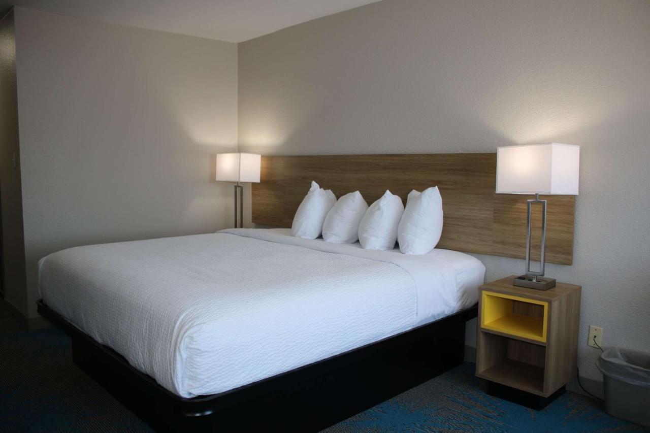 Days Inn By Wyndham Waco University Area Kültér fotó